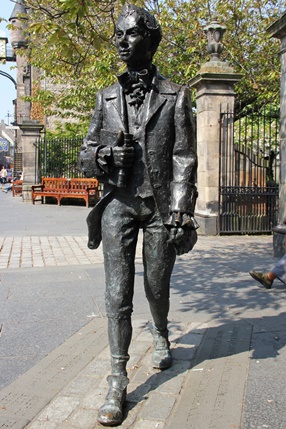 statue_of_robert_fergusson.jpg