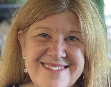 Photo of Professor Sarah Pett