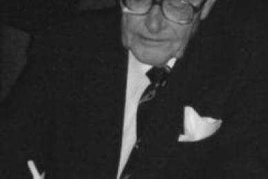 Dr David Illingworth CVO,FRCP Edin