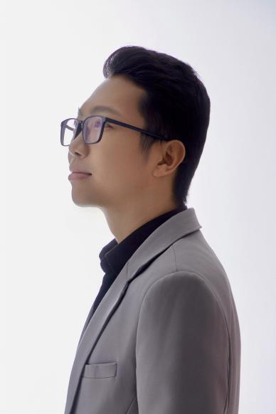 photo of man turned to side