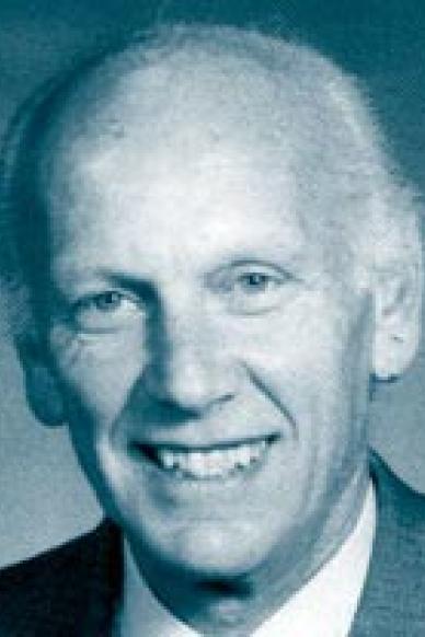 Dr Bernard Snell OC MD FRCP Edin DPH FACHA