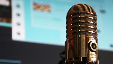 microphone with screen